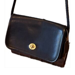 COACH Dinky Shoulder Bag 1970 
EUC Small Black Glove Tanned Leather Brass Sleek!
